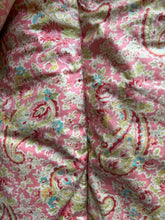 Load image into Gallery viewer, Beautiful Vintage Paisley & Floral Eiderdown