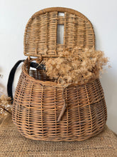 Load image into Gallery viewer, French Vintage Wicker Fishing Creel