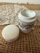 Load image into Gallery viewer, Vintage French La Reine Pot