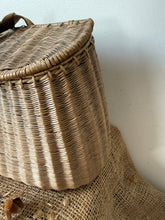 Load image into Gallery viewer, Beautiful French Wicker Fishing Creel
