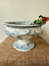 Load image into Gallery viewer, Stunning Pedestalled Soupiere