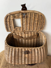Load image into Gallery viewer, Beautiful French Wicker Fishing Creel