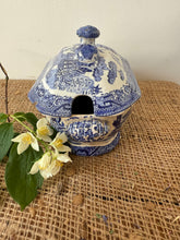 Load image into Gallery viewer, Lidded Willow Pattern Tureen