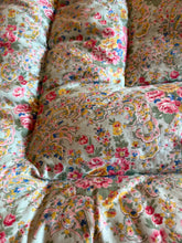 Load image into Gallery viewer, Stunning Double Floral and Paisley Eiderdown