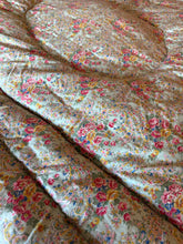 Load image into Gallery viewer, Stunning Double Floral and Paisley Eiderdown