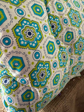 Load image into Gallery viewer, Perfect Plump Retro Vintage Eiderdown