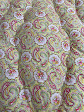 Load image into Gallery viewer, Beautiful Vintage Paisley Eiderdown
