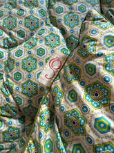 Load image into Gallery viewer, Perfect Plump Retro Vintage Eiderdown
