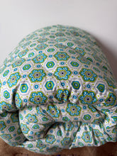 Load image into Gallery viewer, Perfect Plump Retro Vintage Eiderdown
