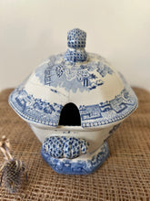 Load image into Gallery viewer, Fabulous Vintage Blue and white Tureen
