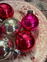 Load image into Gallery viewer, Set of 6 Mercury Glass Baubles
