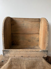 Load image into Gallery viewer, Super Bleached Wooden French Washbox
