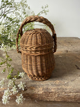 Load image into Gallery viewer, Cute French Bressan Small Basket
