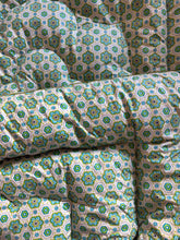 Load image into Gallery viewer, Perfect Plump Retro Vintage Eiderdown
