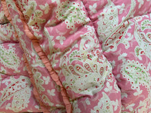 Load image into Gallery viewer, Gorgeous Pink Paisley Super Soft Eiderdown
