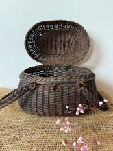 Load image into Gallery viewer, Cute Smaller Size Bressan Wicker Panier
