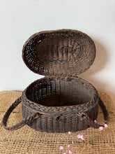 Load image into Gallery viewer, Cute Smaller Size Bressan Wicker Panier
