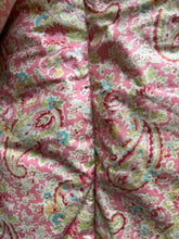 Load image into Gallery viewer, Beautiful Vintage Paisley &amp; Floral Eiderdown
