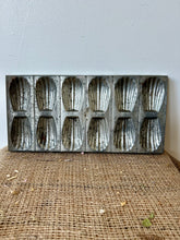 Load image into Gallery viewer, French Madeleine Baking Tin
