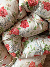 Load image into Gallery viewer, Beautiful Floral Eiderdown
