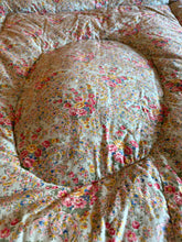 Load image into Gallery viewer, Stunning Double Floral and Paisley Eiderdown
