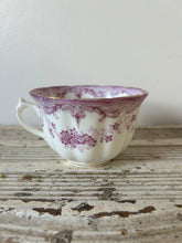 Load image into Gallery viewer, Pretty Vintage Lilac Teacups
