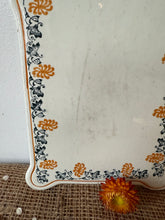 Load image into Gallery viewer, French Vintage Onion Chopping Board
