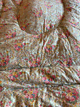 Load image into Gallery viewer, Stunning Double Floral and Paisley Eiderdown
