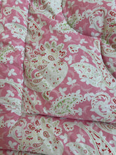 Load image into Gallery viewer, Gorgeous Pink Paisley Super Soft Eiderdown
