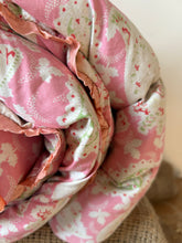 Load image into Gallery viewer, Gorgeous Pink Paisley Super Soft Eiderdown
