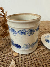 Load image into Gallery viewer, Vintage St Uze Poivre Pot
