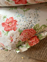 Load image into Gallery viewer, Beautiful Floral Eiderdown
