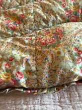 Load image into Gallery viewer, Stunning Double Floral and Paisley Eiderdown
