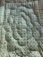 Load image into Gallery viewer, Perfect Plump Retro Vintage Eiderdown

