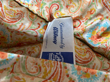 Load image into Gallery viewer, Beautiful Golden Paisley Eiderdown
