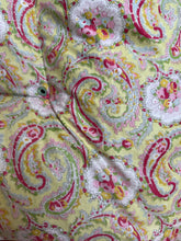 Load image into Gallery viewer, Beautiful Vintage Paisley Eiderdown
