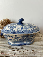 Load image into Gallery viewer, Crazed and Buttery Vintage Willow Pattern Tureen
