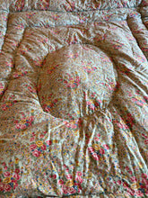Load image into Gallery viewer, Stunning Double Floral and Paisley Eiderdown
