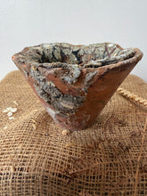 Load image into Gallery viewer, French Vintage Sap Resin Pot
