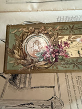 Load image into Gallery viewer, Pretty Roger &amp; Gallet Vintage Violet Soap Box
