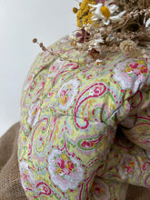 Load image into Gallery viewer, Beautiful Vintage Paisley Eiderdown
