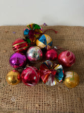 Load image into Gallery viewer, Set of 9 Vintage Glass Baubles
