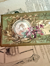 Load image into Gallery viewer, Pretty Roger &amp; Gallet Vintage Violet Soap Box
