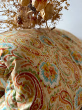 Load image into Gallery viewer, Beautiful Golden Paisley Eiderdown
