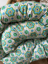 Load image into Gallery viewer, Perfect Plump Retro Vintage Eiderdown
