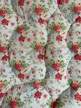 Load image into Gallery viewer, Beautiful Floral Eiderdown
