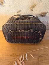 Load image into Gallery viewer, Beautiful French Bressan Basket

