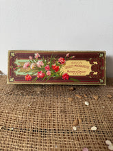 Load image into Gallery viewer, Very Pretty Roger &amp; Gallet Vintage Soap Box
