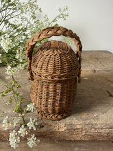 Load image into Gallery viewer, Cute French Bressan Small Basket
