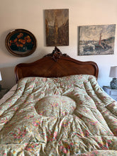 Load image into Gallery viewer, Stunning Double Floral and Paisley Eiderdown
